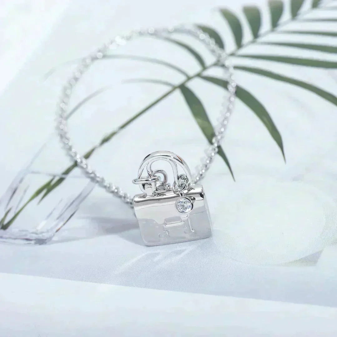 GlowAMULETTE PEDANT SILVER NECKLACE